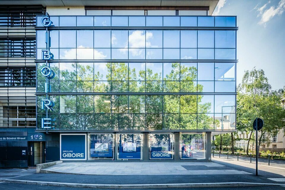 Retail in Rennes for lease Building Photo- Image 1 of 2