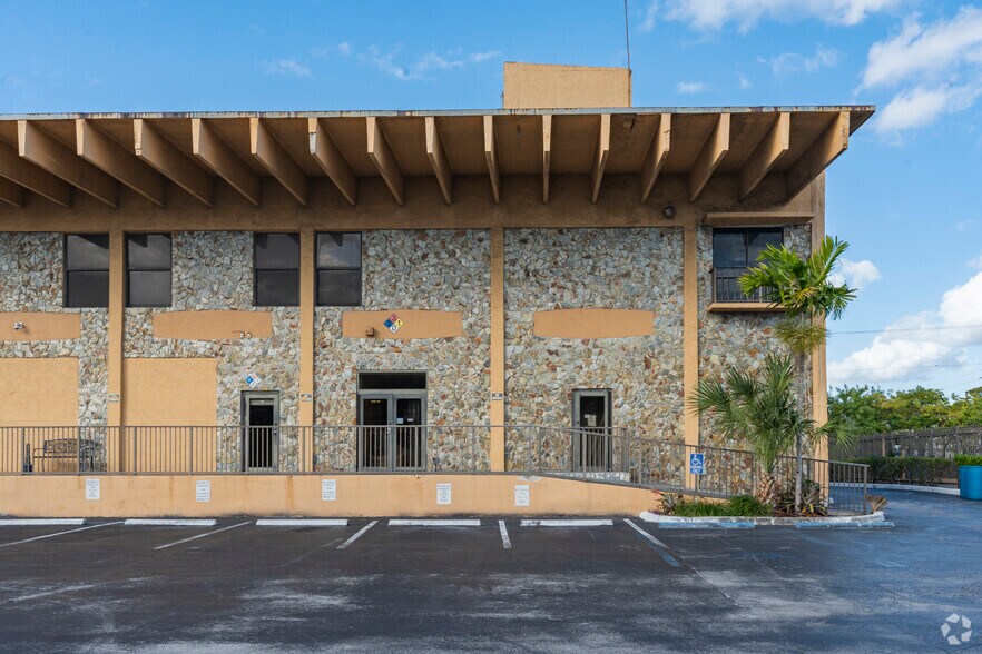 6245 N Powerline Rd, Fort Lauderdale, FL à louer - Photo du bâtiment - Image 2 de 4