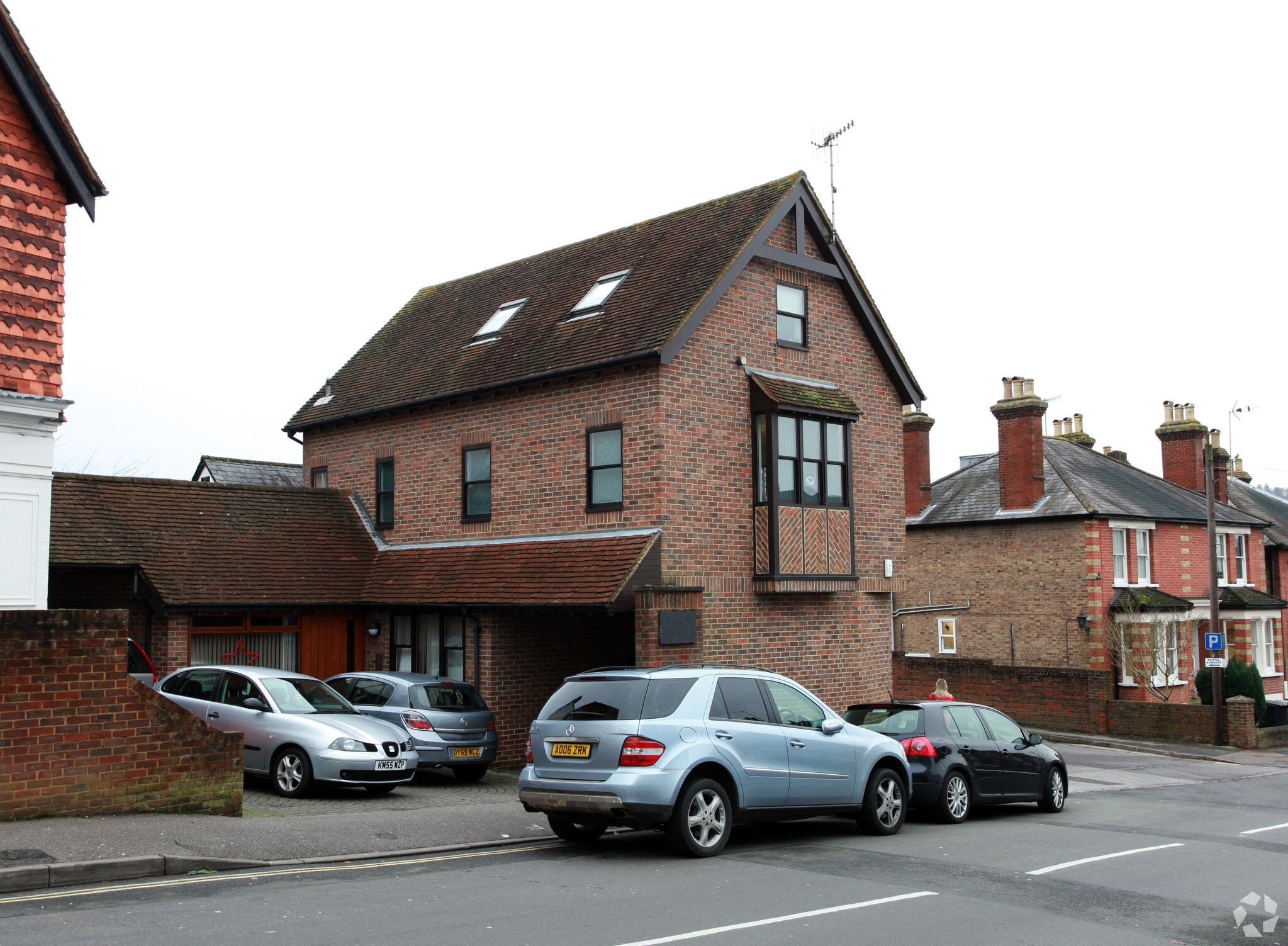 1 Wathen Rd, Dorking for lease Primary Photo- Image 1 of 4