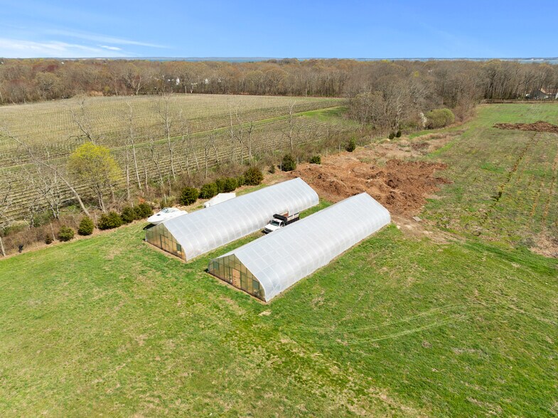 1705 & 1709 NY-25, Jamesport, NY à vendre - Photo du bâtiment - Image 3 de 8