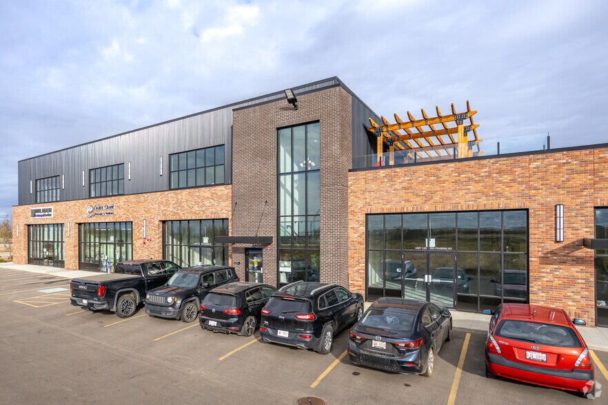 895 Pembina Rd, Sherwood Park, AB à vendre - Photo du bâtiment - Image 2 de 10
