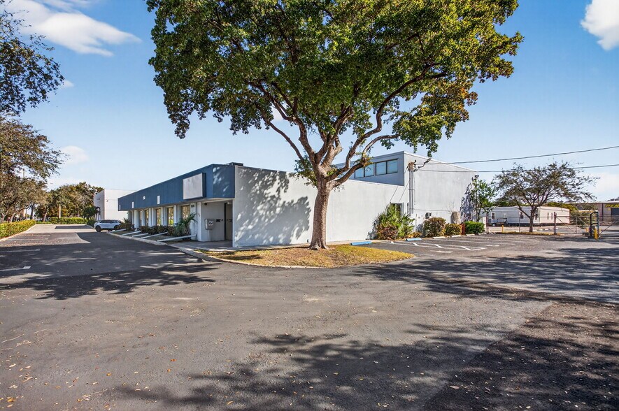 1500 N Powerline Rd, Pompano Beach, FL à louer - Photo du bâtiment - Image 2 de 25