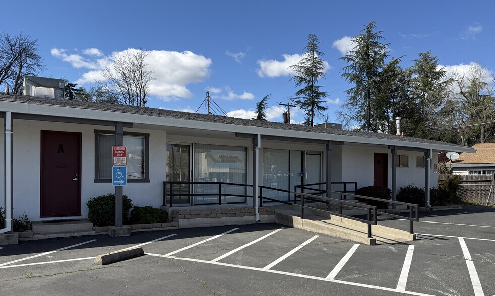 6045-6047 Hazel Ave, Orangevale, CA à louer - Photo du bâtiment - Image 3 de 5