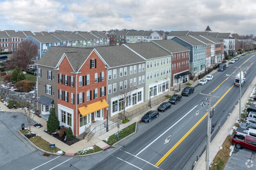 1013 West Main St, Mount Joy, PA for lease - Building Photo - Image 2 of 4