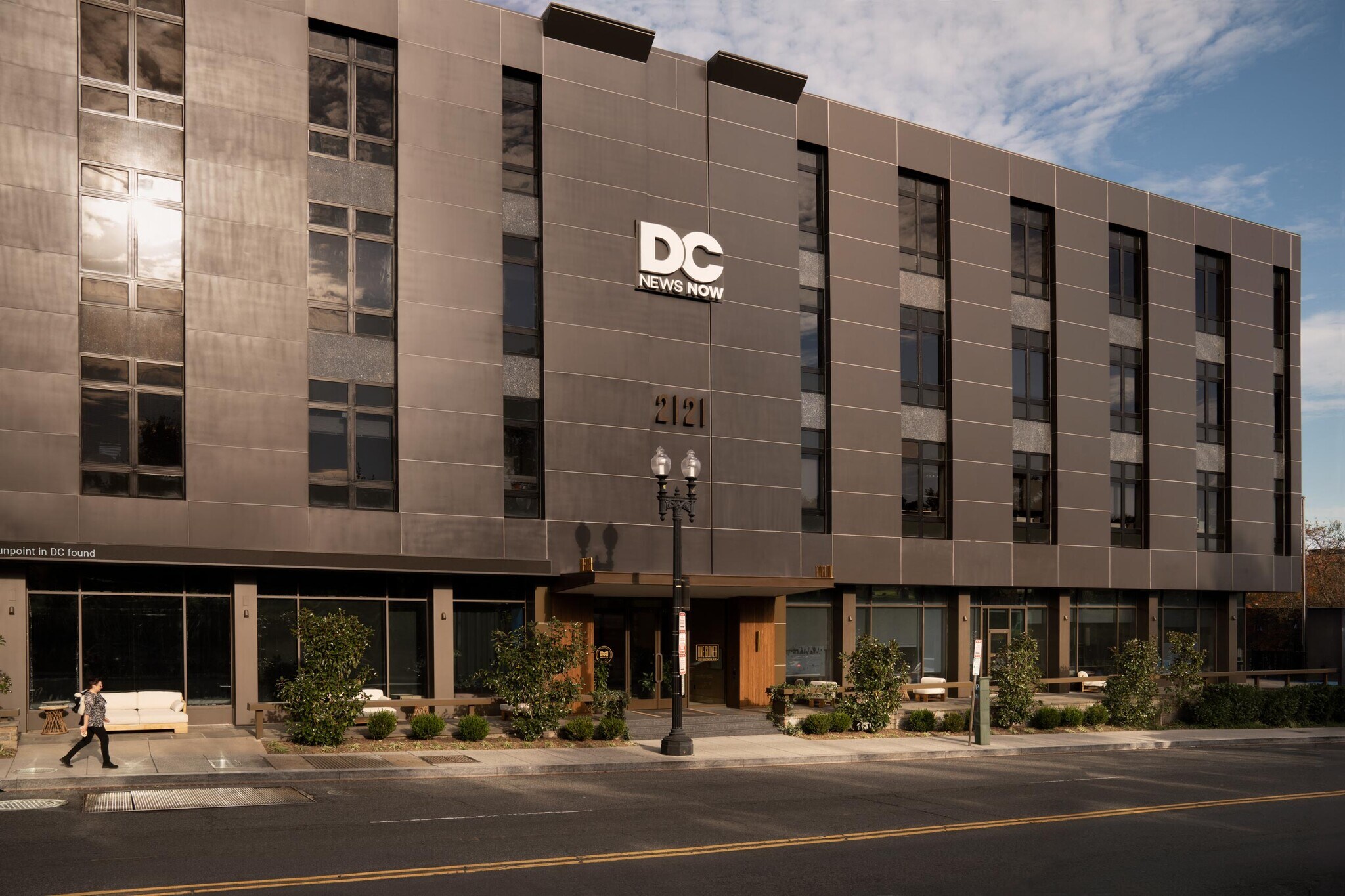 2121 Wisconsin Ave NW, Washington, DC à louer Photo principale- Image 1 de 9