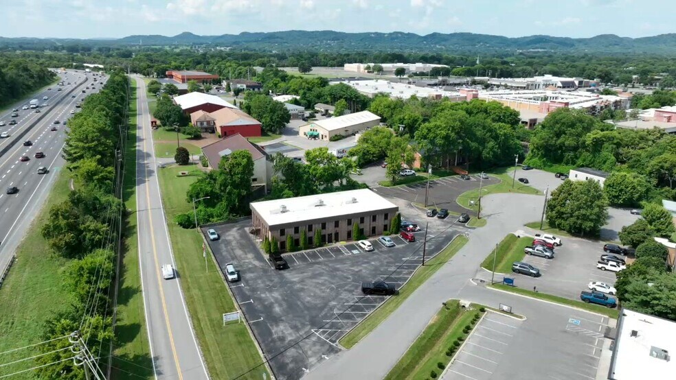 7113 Peach Ct, Brentwood, TN à louer - Vidéo sur l’inscription commerciale - Image 2 de 11