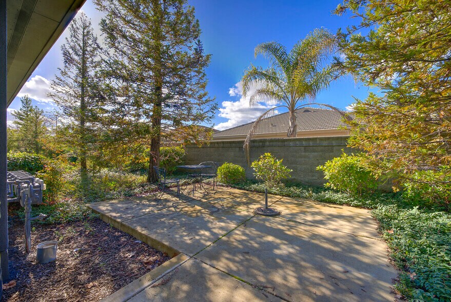 951 Reserve Dr, Roseville, CA à vendre - Photo du bâtiment - Image 3 de 12
