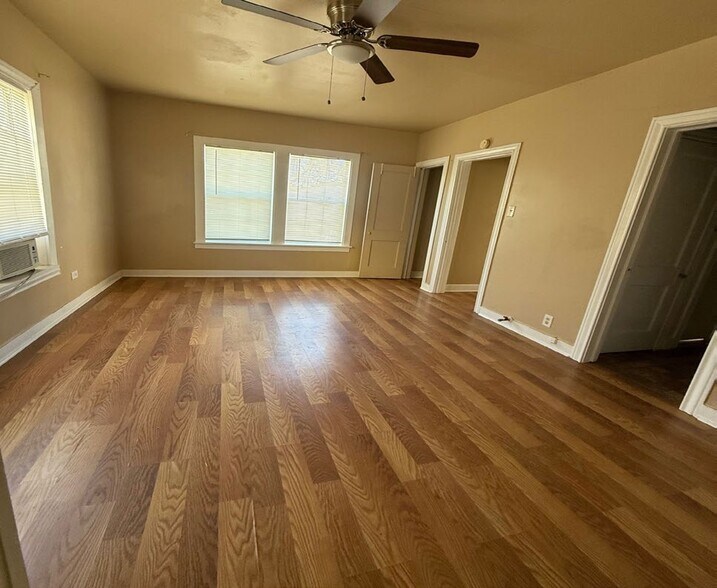 2502 White Oak Dr, Houston, TX à vendre - Photo intérieure - Image 3 de 5
