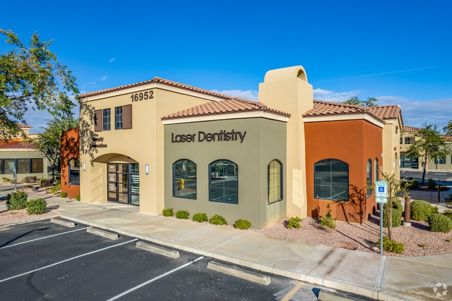 16952 W Bell Rd, Surprise, AZ for lease - Primary Photo - Image 3 of 19