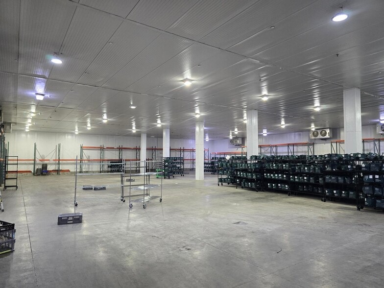 25447 Industrial Blvd, Hayward, CA à vendre - Photo du bâtiment - Image 2 de 4
