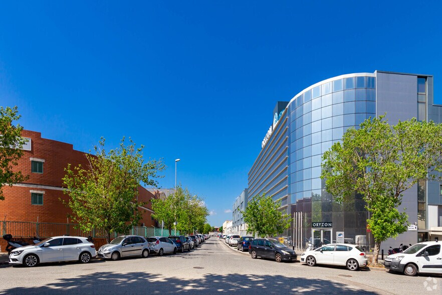 Carrer de Sant Ferran, 76, Cornellà de Llobregat, Barcelona à louer - Photo du bâtiment - Image 2 de 3