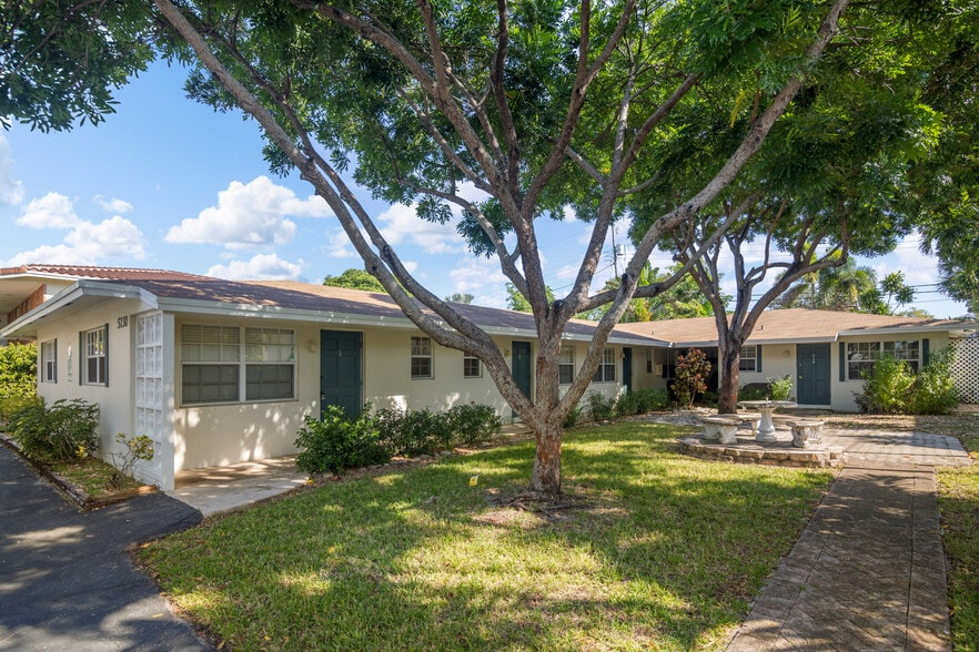 5230 NE 14th Way, Fort Lauderdale, FL for sale - Primary Photo - Image 1 of 19