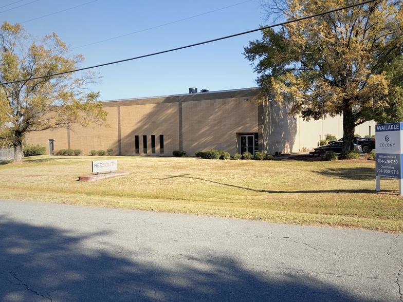 220 Olympic St, Charlotte, NC for lease - Building Photo - Image 1 of 6
