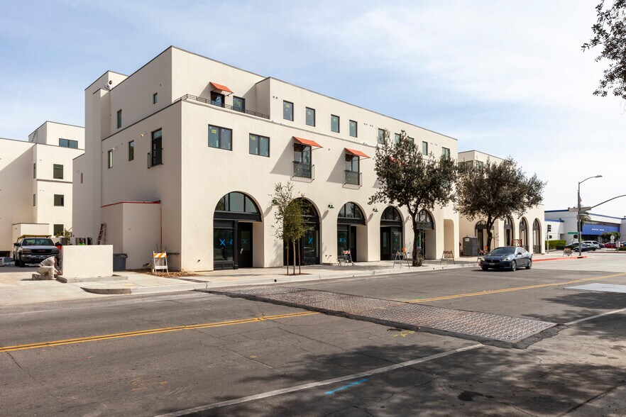 735 N Orange Blvd, Pasadena, CA à louer - Photo du bâtiment - Image 2 de 9