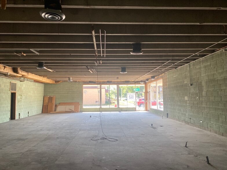 9046 31st St, Brookfield, IL for lease - Building Photo - Image 3 of 8