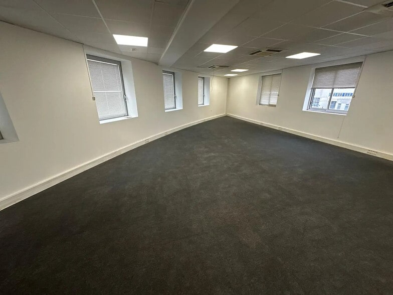 1 Rue Lénine, Ivry-sur-Seine for lease - Interior Photo - Image 3 of 4