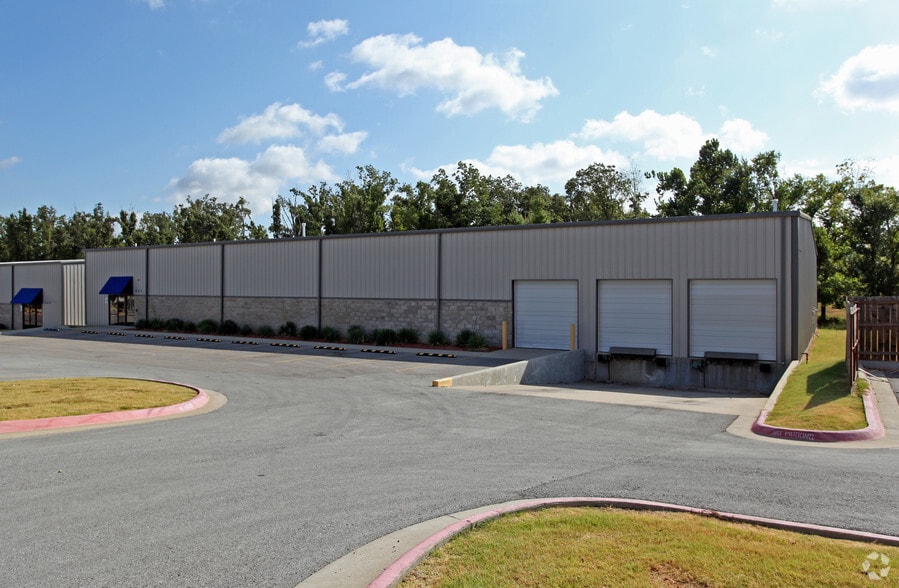 5322-5478 Bleaux Ave, Springdale, AR for lease - Primary Photo - Image 3 of 19