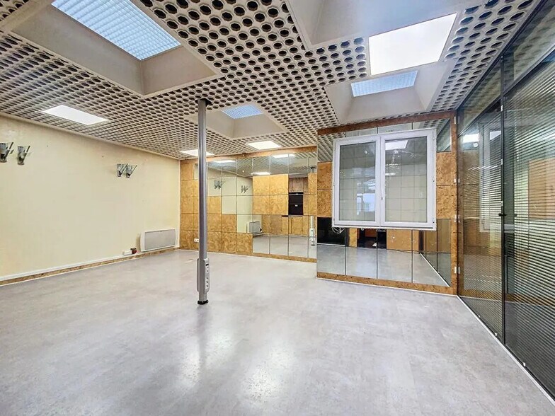 Office in Paris for sale - Interior Photo - Image 3 of 6