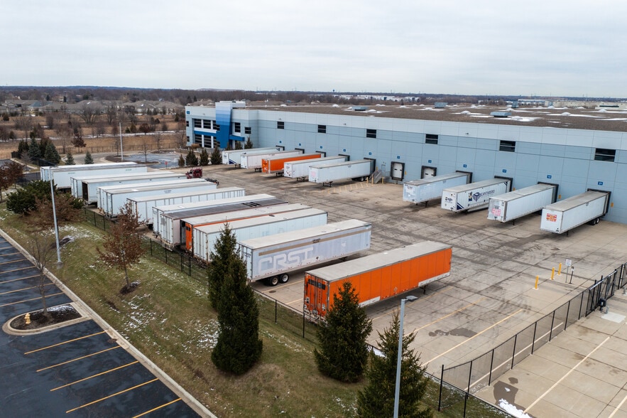 700 S Weber Rd, Bolingbrook, IL for lease - Building Photo - Image 2 of 6