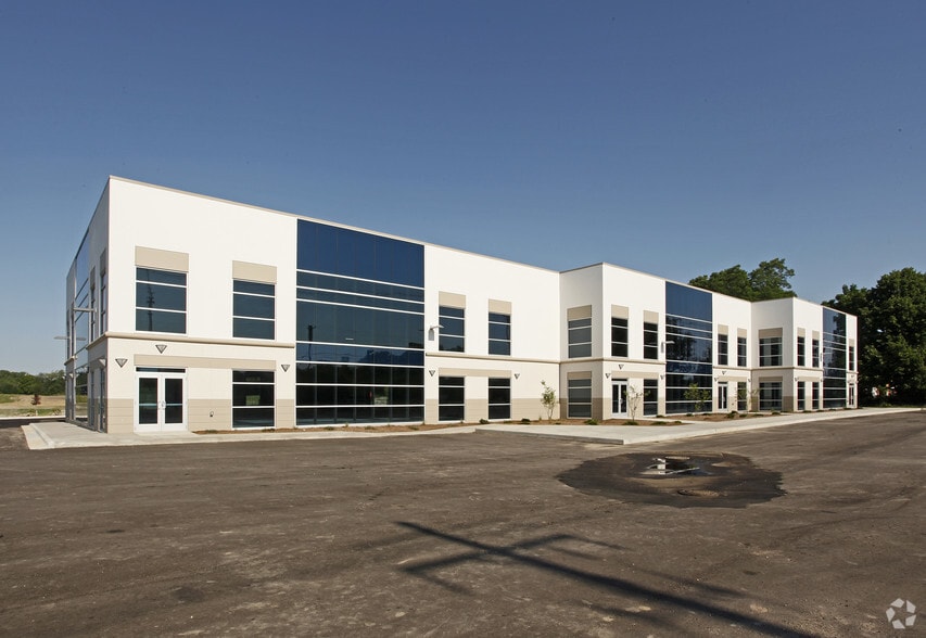 3201 Pine Tree Rd, Lansing, MI for lease - Primary Photo - Image 1 of 10