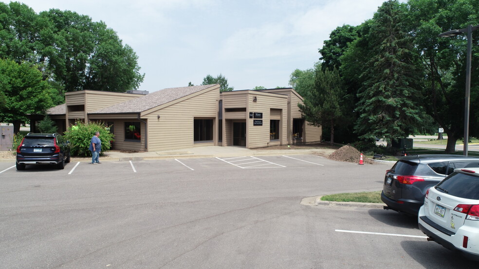 7460 Market Place Dr, Eden Prairie, MN for sale - Building Photo - Image 2 of 4