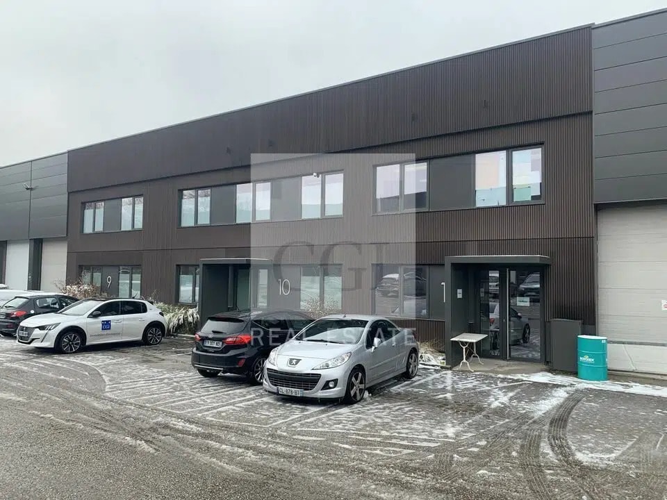 Flex in Dardilly for lease Building Photo- Image 1 of 12