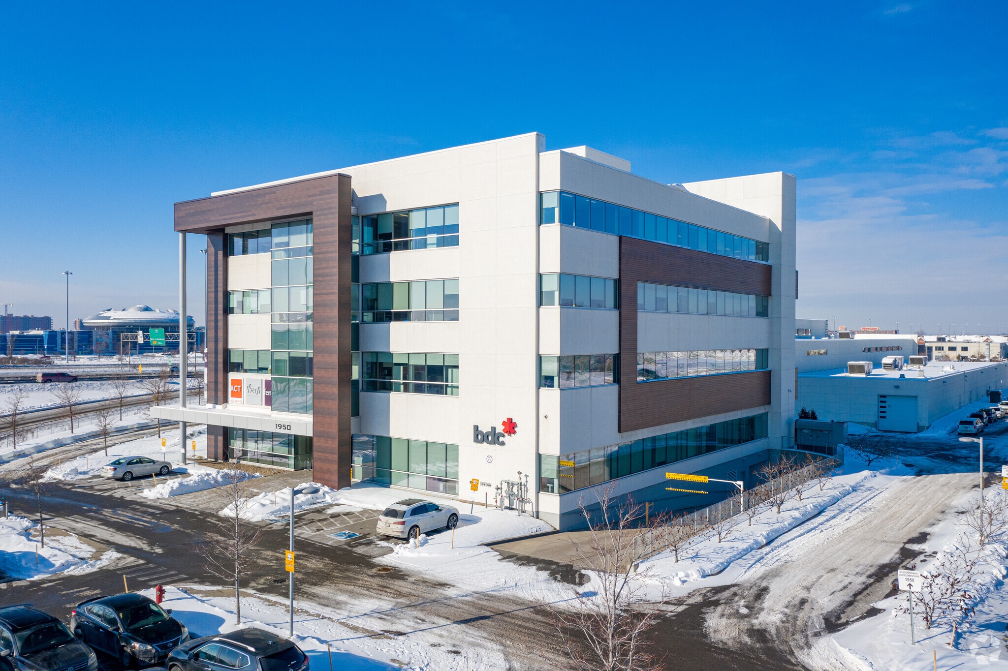 1950 Rue Maurice-Gauvin, Laval, QC for lease Primary Photo- Image 1 of 5