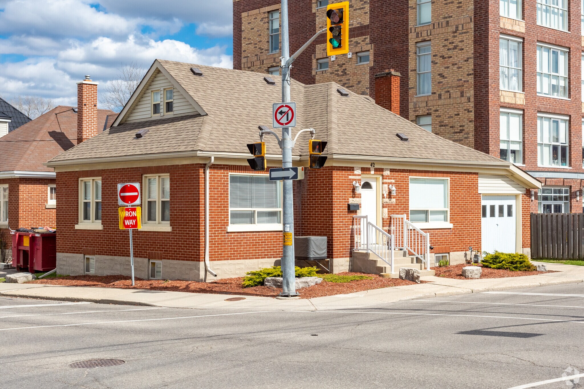 42 Regina St N, Waterloo, ON à vendre Photo principale- Image 1 de 1