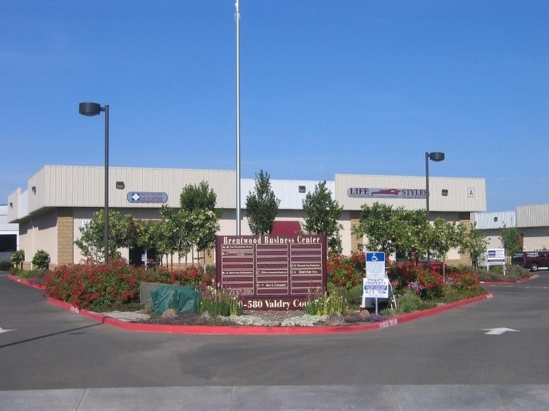 560 Valdry Ct, Brentwood, CA for lease - Building Photo - Image 2 of 4