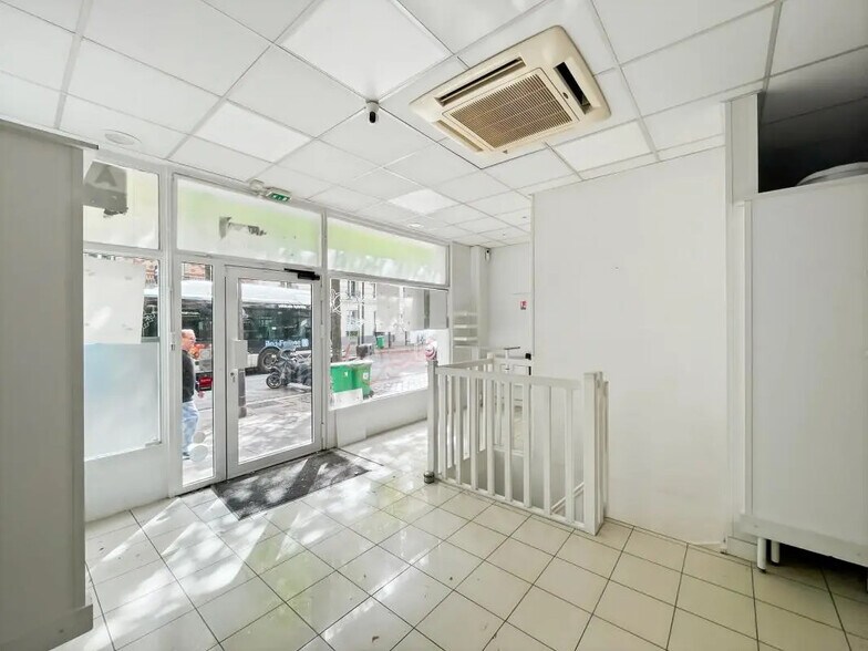 Commerce de détail dans Paris à louer - Photo du bâtiment - Image 2 de 6