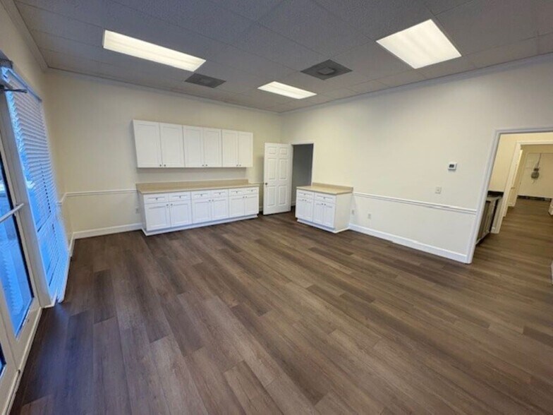 9035 Americana Rd, Vero Beach, FL à vendre - Photo du bâtiment - Image 3 de 10