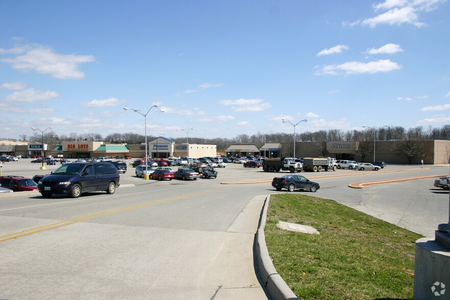 1307 Southern Hills Ctr, West Plains, MO à louer - Photo du bâtiment - Image 3 de 3