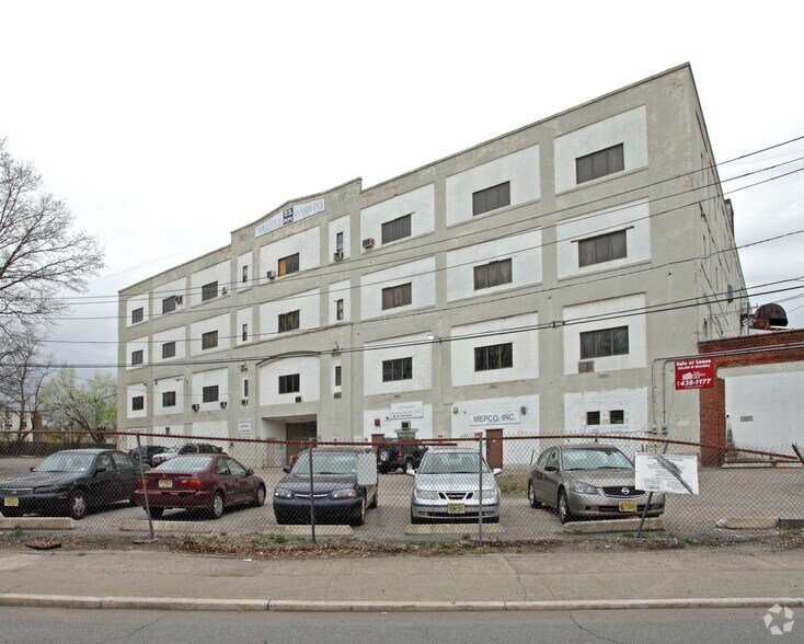 545 N Arlington Ave, Bloomfield, NJ à louer - Photo du bâtiment - Image 2 de 32