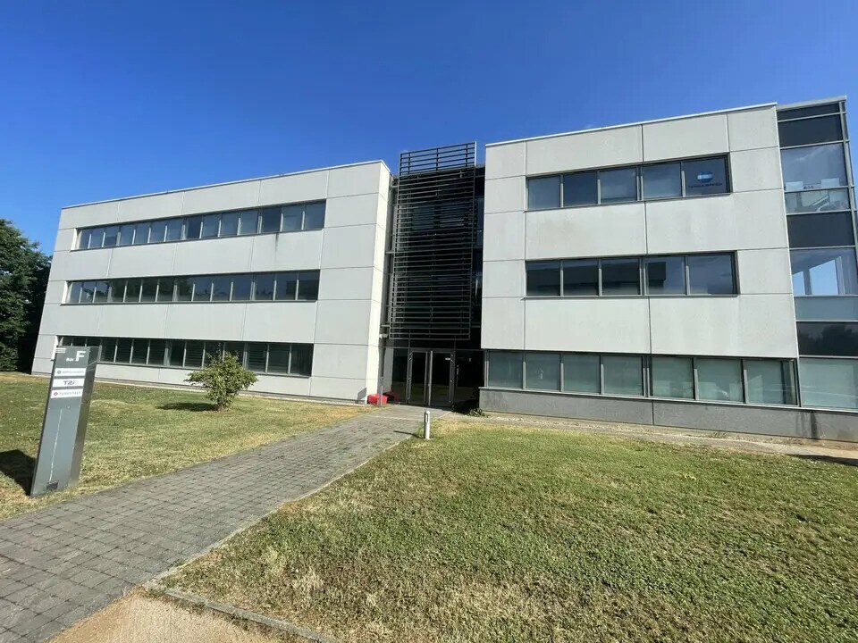 Office in Dardilly for sale Building Photo- Image 1 of 12