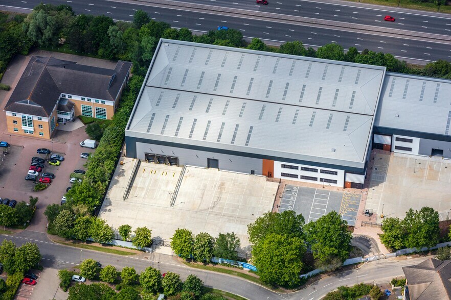 Harvest Crescent, Fleet à louer - Photo du bâtiment - Image 3 de 4