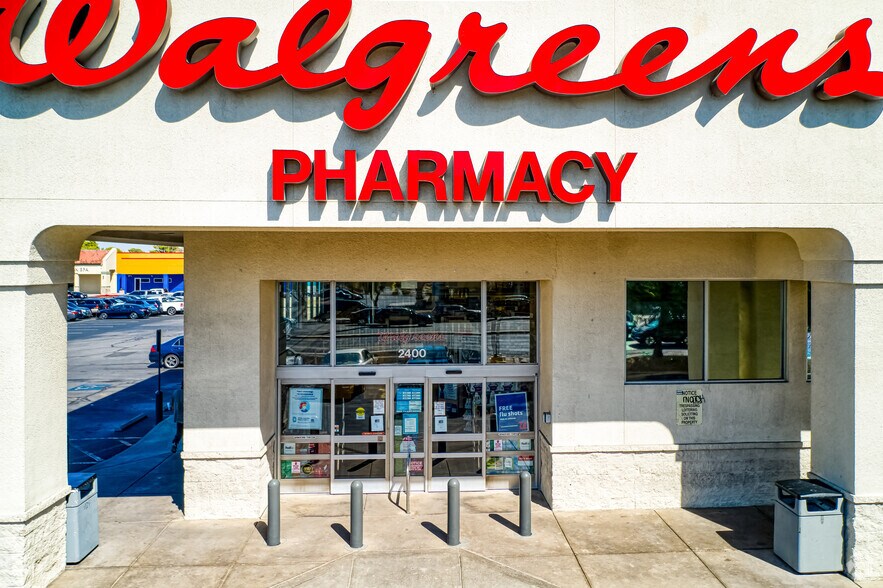 2400 E Tropicana Ave, Las Vegas, NV à louer - Photo du bâtiment - Image 3 de 4