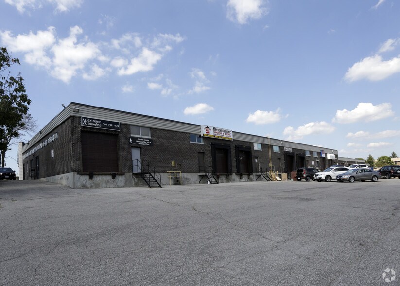 18 Alliance Blvd, Barrie, ON à louer - Photo du bâtiment - Image 2 de 5