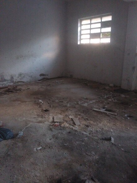 Commerce de détail dans Cáceres, Cáceres à louer - Photo du bâtiment - Image 2 de 2