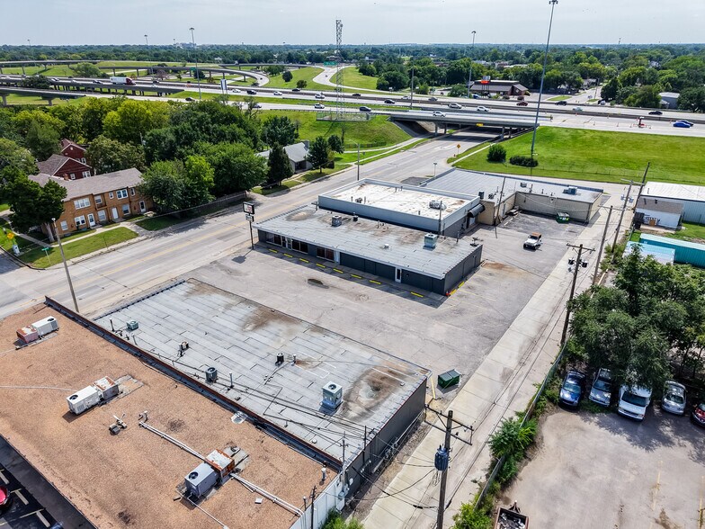 415 S Hydraulic St, Wichita, KS à vendre - Photo du bâtiment - Image 2 de 14