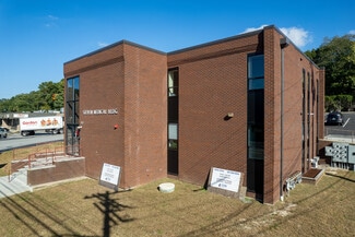 Plus de détails pour 712 Oaklawn Ave, Cranston, RI - Bureau à vendre