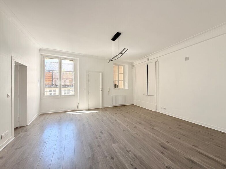 147 Rue Saint-Martin, Paris for lease - Interior Photo - Image 2 of 7