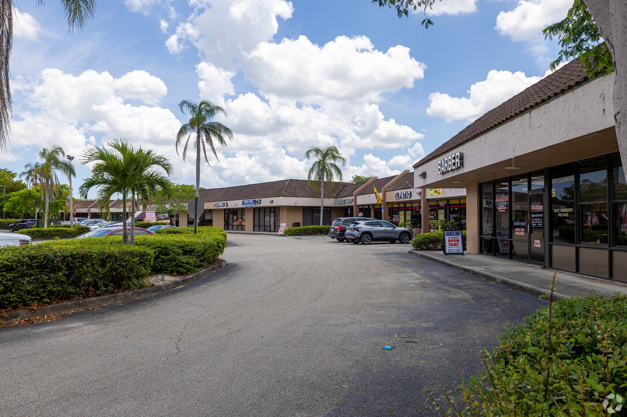 8424-8458 W Oakland Park Blvd, Sunrise, FL à louer Photo principale- Image 1 de 5