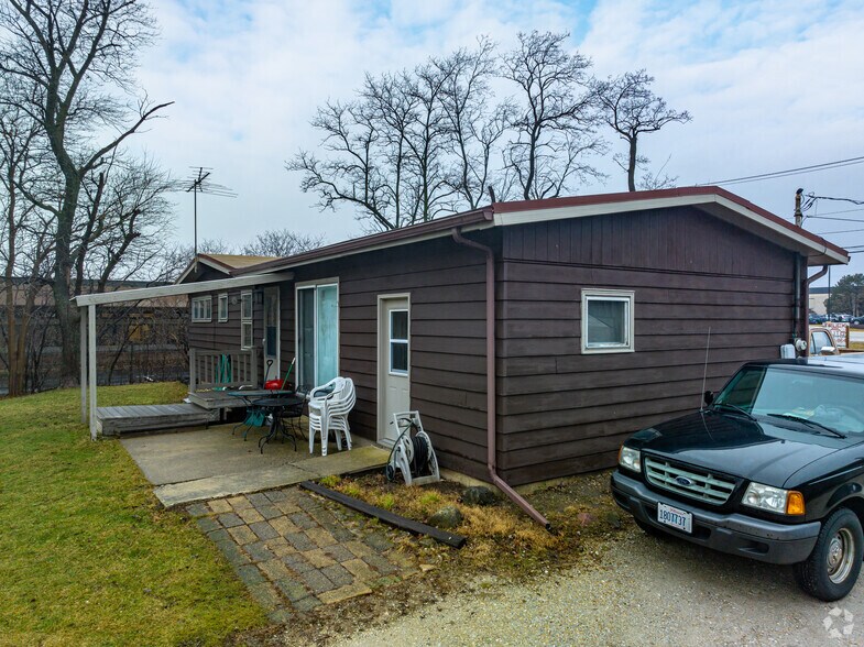 2411 Warrenville Rd, Downers Grove, IL à vendre - Photo du bâtiment - Image 3 de 6