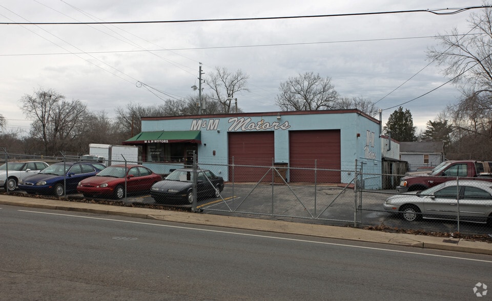 The Townhomes at Douglas Hall portfolio of 2 properties for sale on LoopNet.ca - Primary Photo - Image 2 of 3