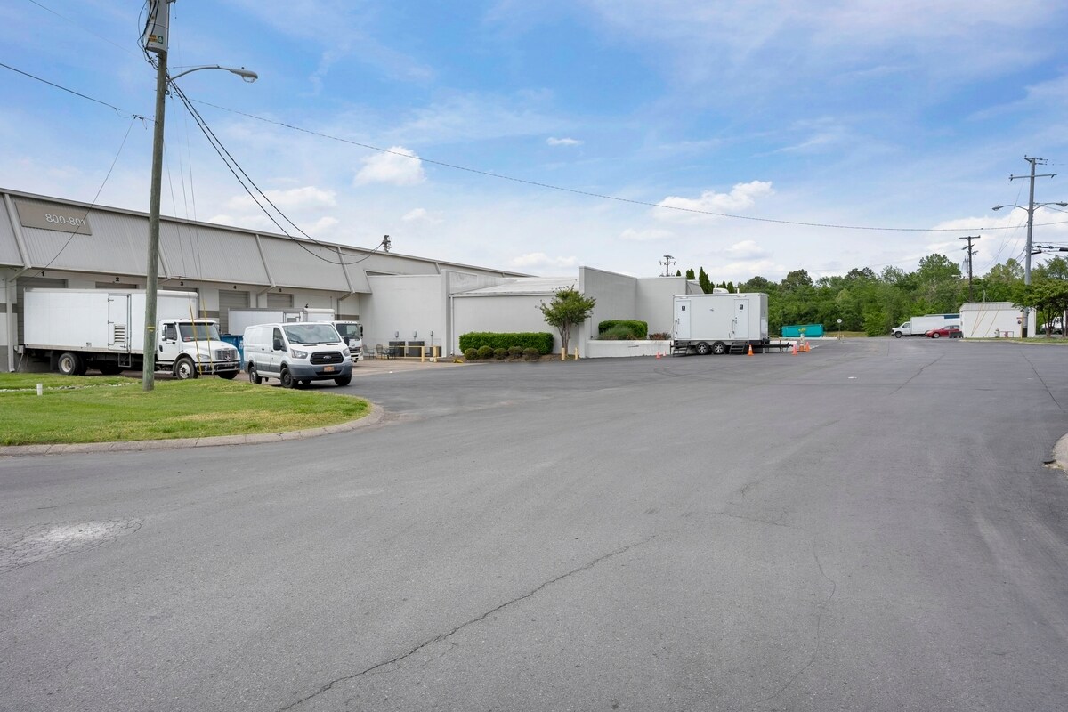 801 Space Park S Dr, Nashville, TN for lease Building Photo- Image 1 of 4