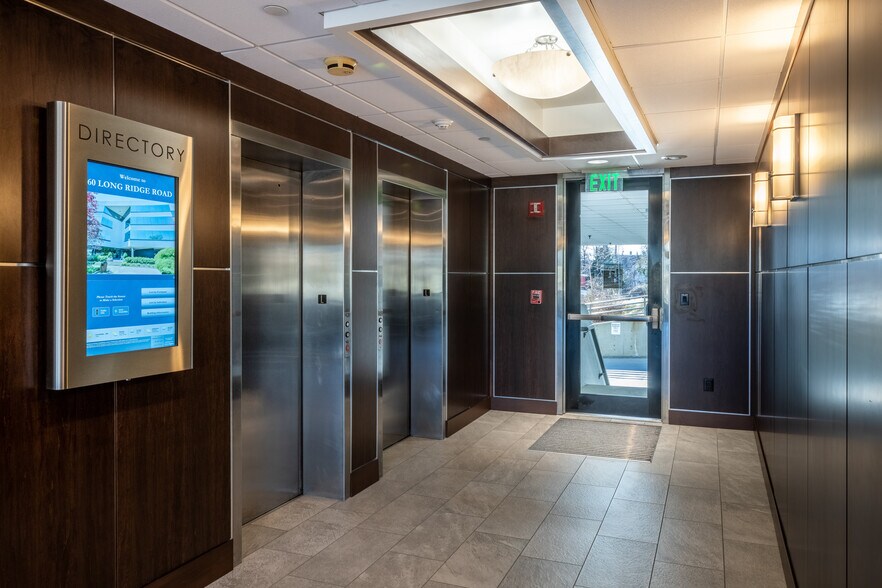 60 Long Ridge Rd, Stamford, CT à louer - Hall d’entrée - Image 3 de 19