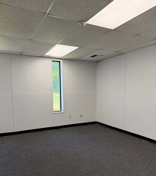 1002 Industrial Dr, West Berlin, NJ à louer - Photo intérieure - Image 3 de 14