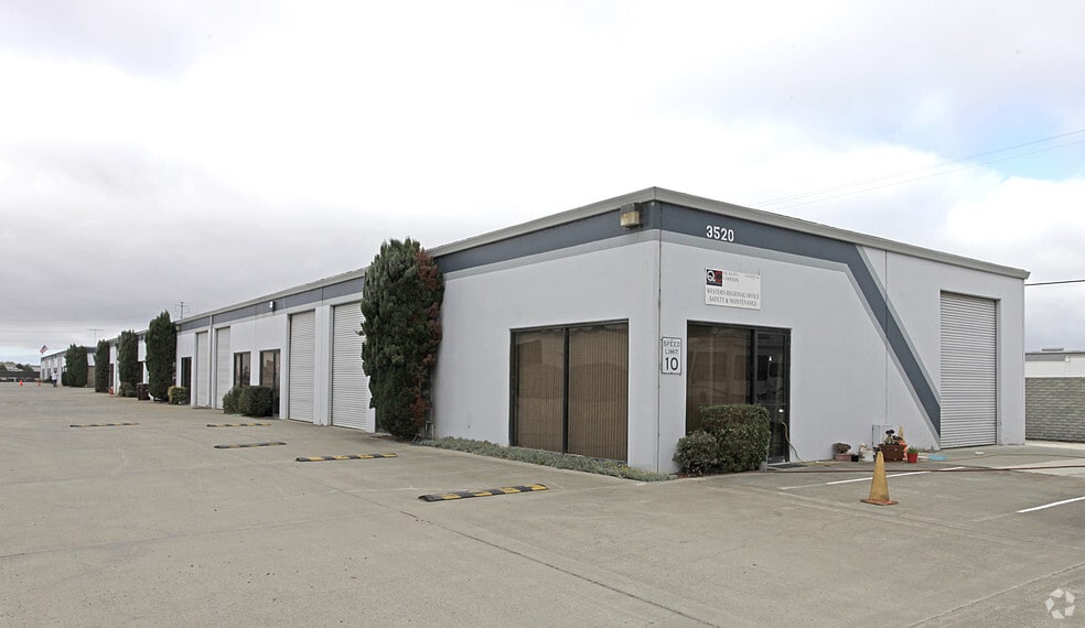 3508-3580 Depot Rd, Hayward, CA à louer - Photo du bâtiment - Image 2 de 4