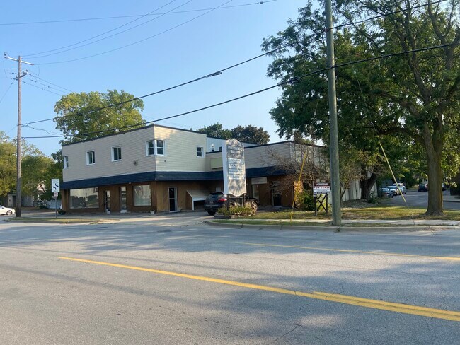 Plus de détails pour 606 N Saginaw St, Lapeer, MI - Bureau à louer