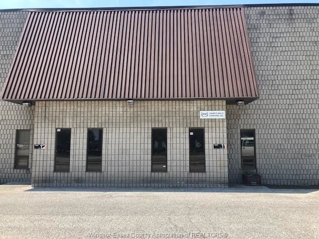 4325 County Rd 42, Windsor, ON for sale - Building Photo - Image 1 of 1